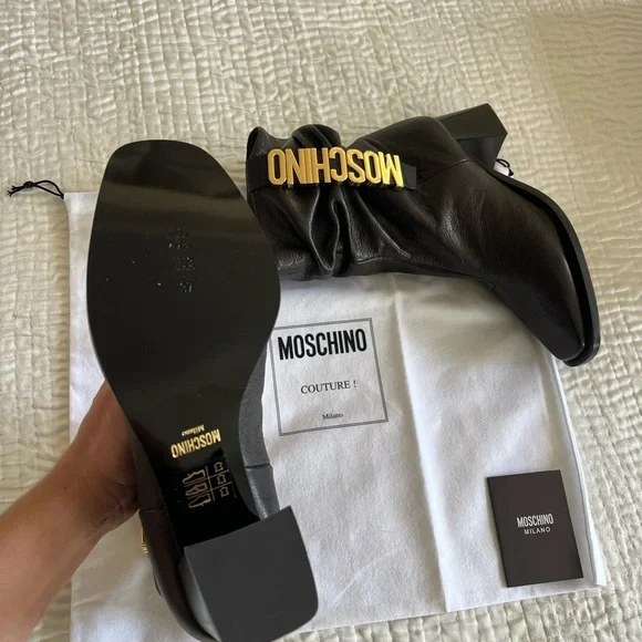 Authentic Moschino ankle boots - Picture 7 of 17